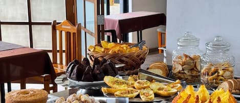 Free daily buffet breakfast