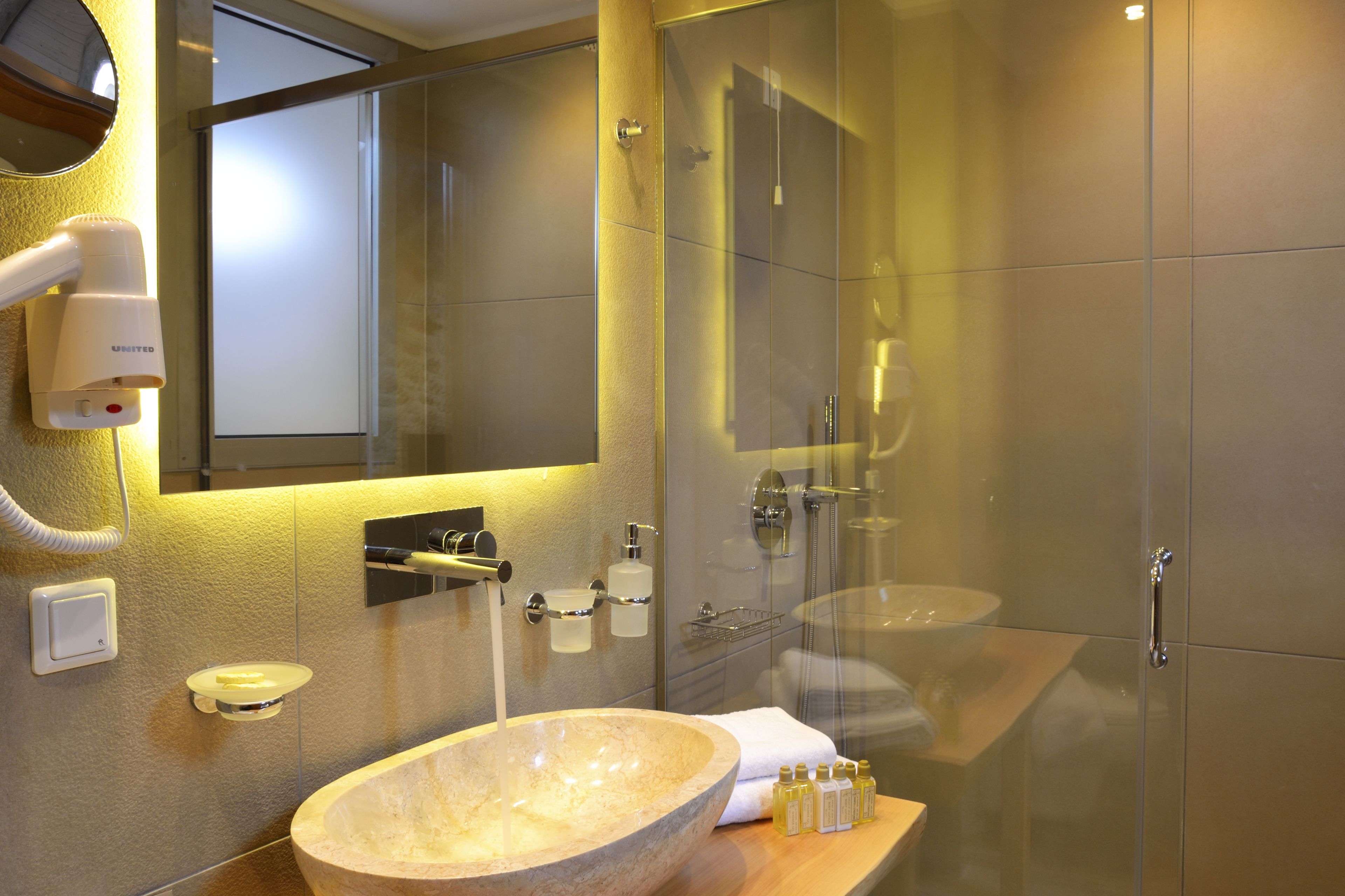 Photo - Elia Kentron