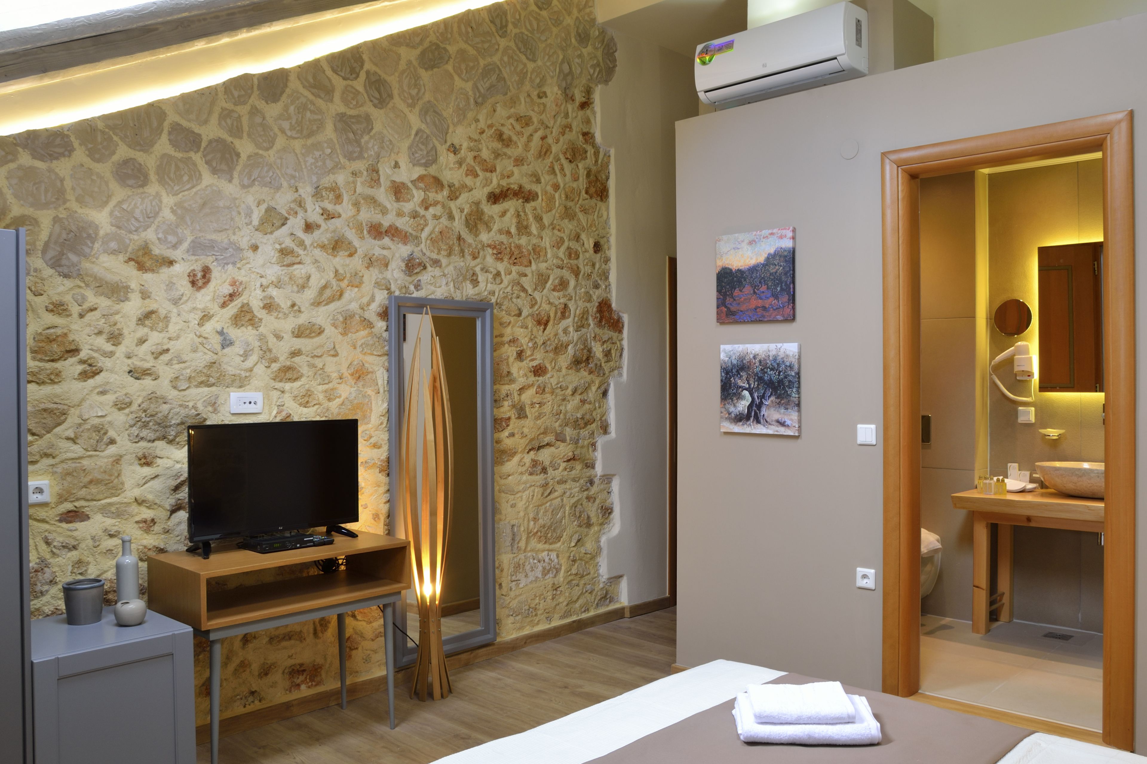 Photo - Elia Kentron