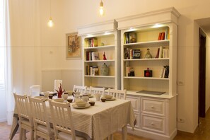 Family Room (Private External Bathroom) | In-room dining - Sui Tetti di Napoli (Naples)