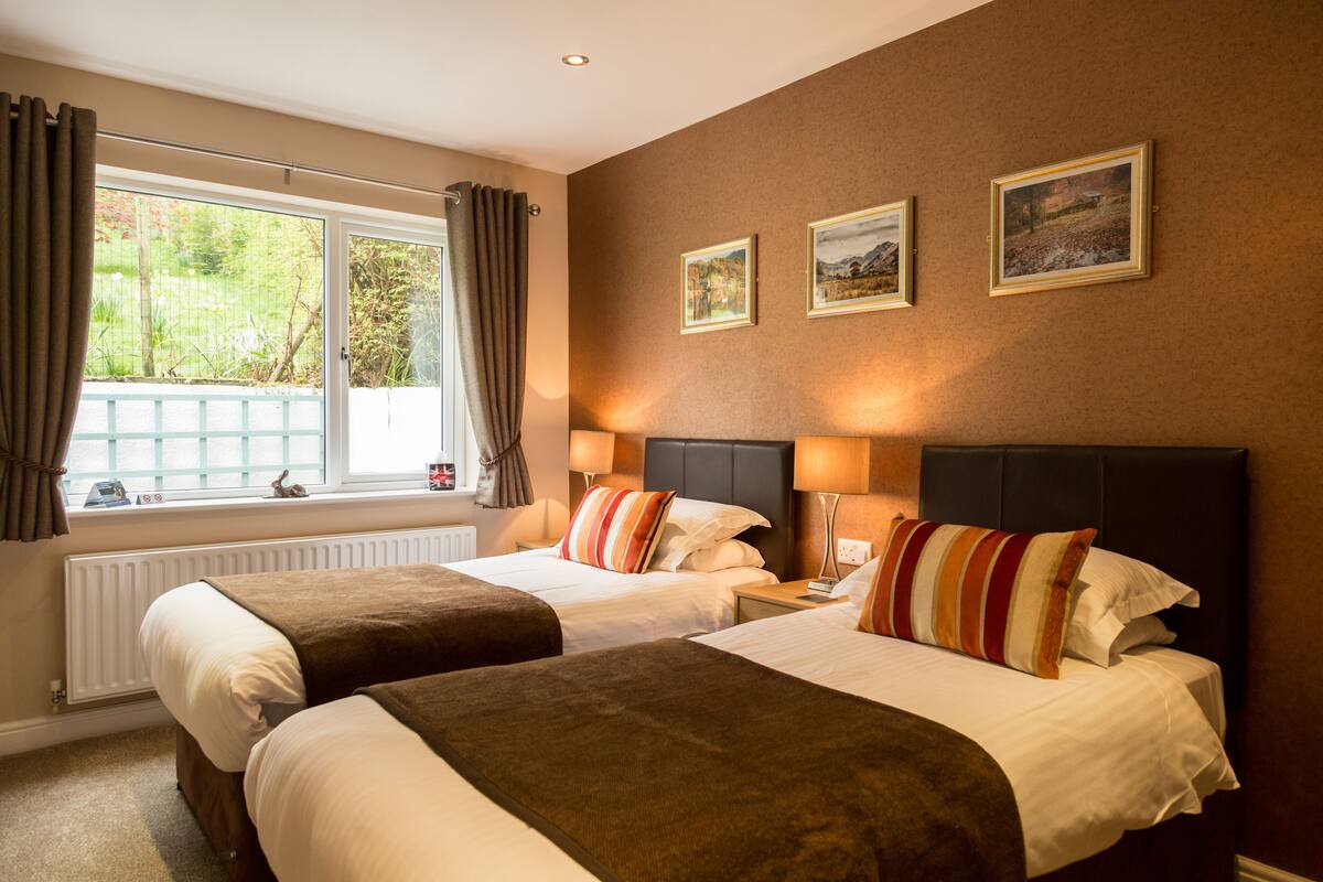 Deluxe Double or Twin Room | Blackout drapes, WiFi (free), bed sheets