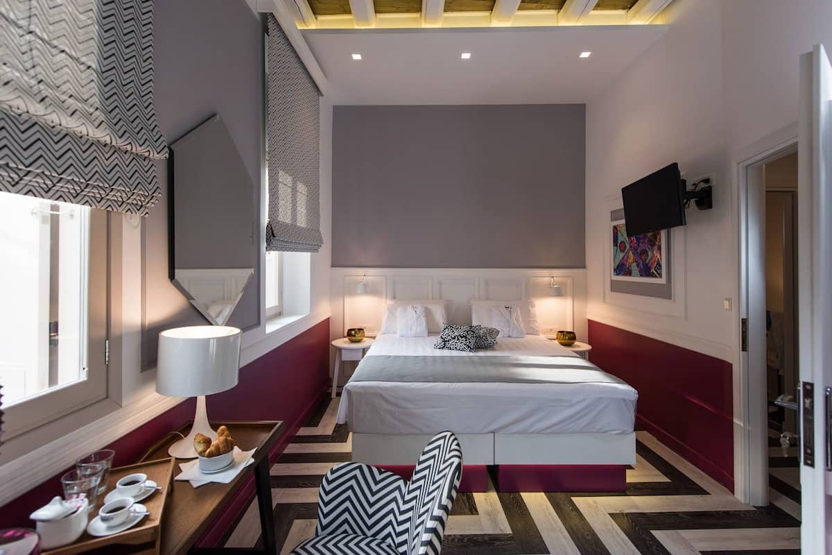 Coffres-forts dans les chambres, bureau, chambres insonorisées