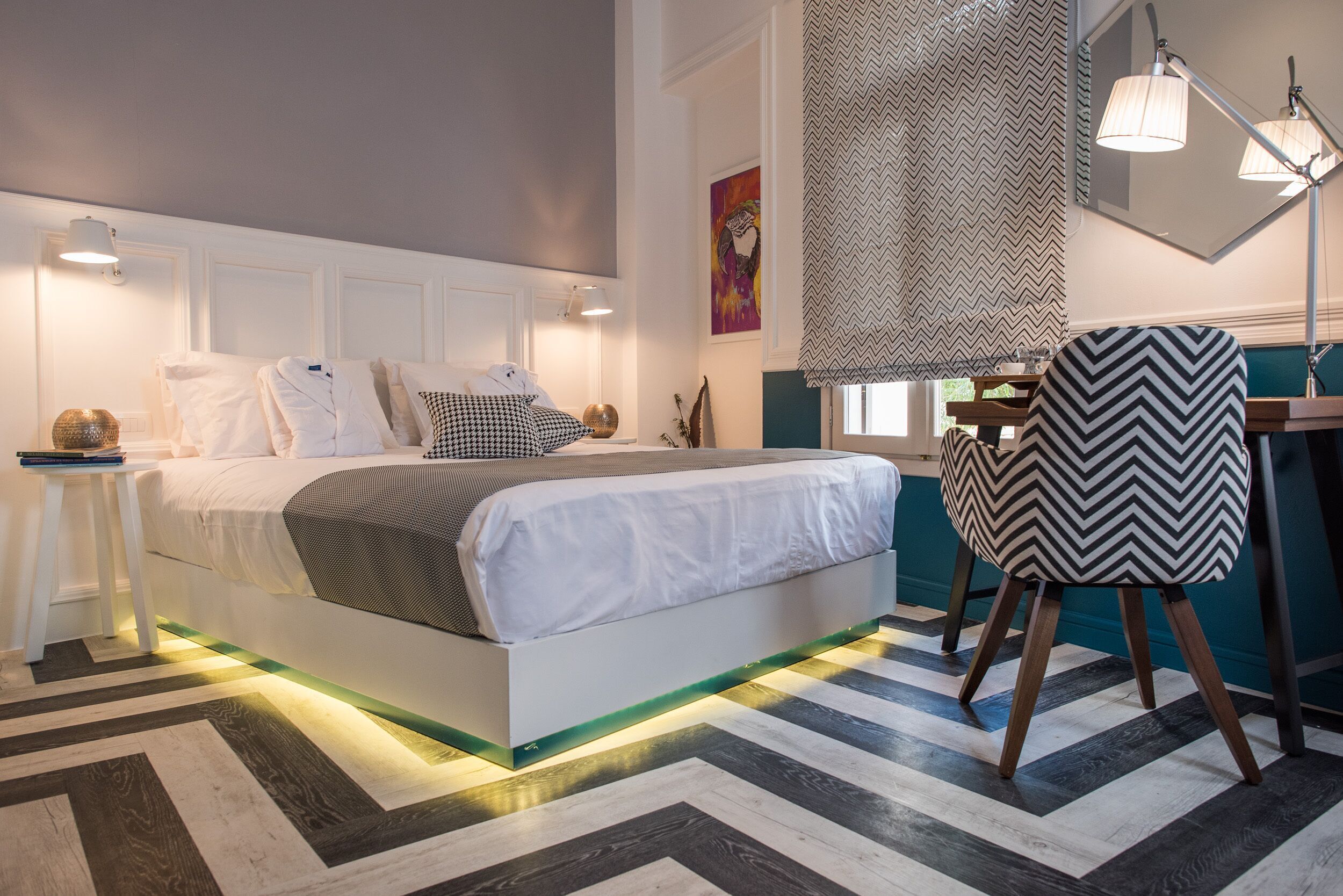 Caja de seguridad en la habitación, escritorio y insonorización 