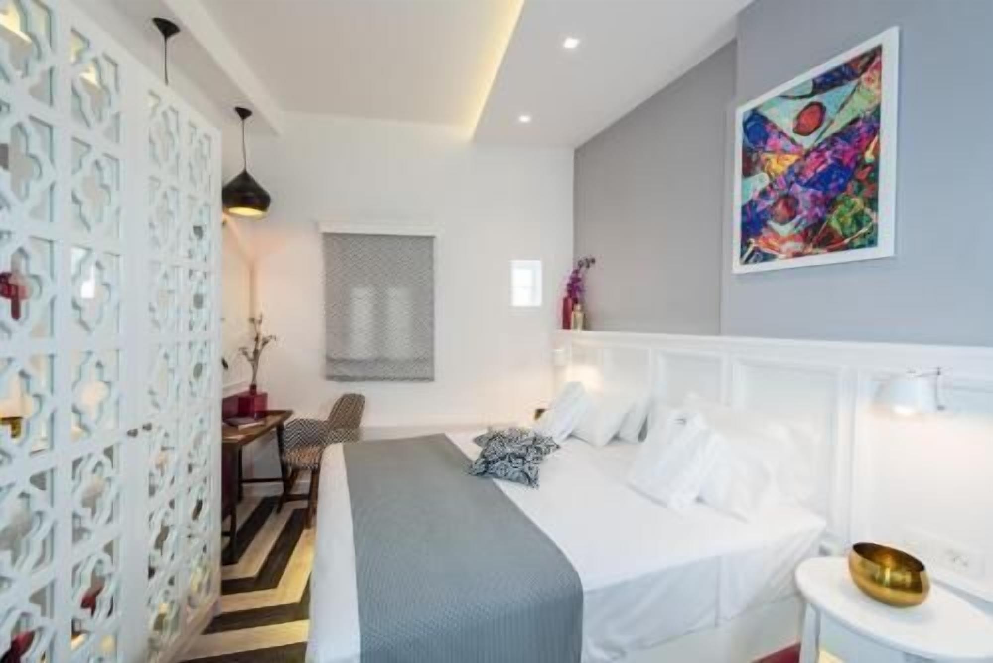 Caja de seguridad en la habitación, escritorio y insonorización 