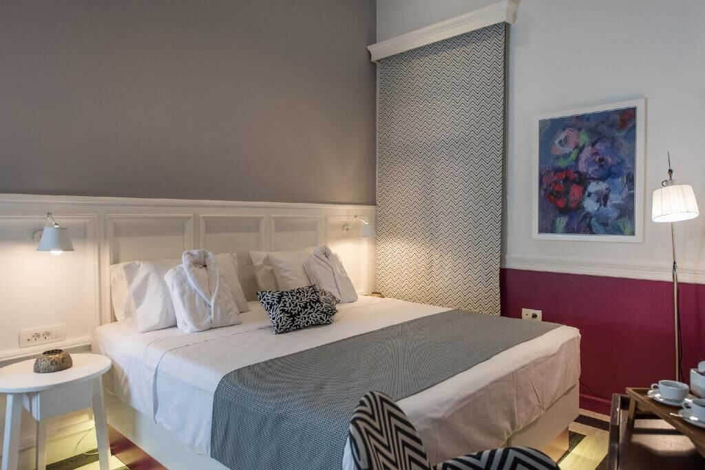 Caja de seguridad en la habitación, escritorio y insonorización 