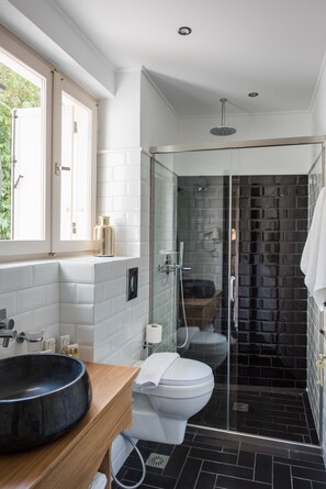 Suite, 2 Bedrooms, Balcony | Bathroom | Shower, rainfall showerhead, free toiletries, hair dryer - Elia Portou Due (Chania)