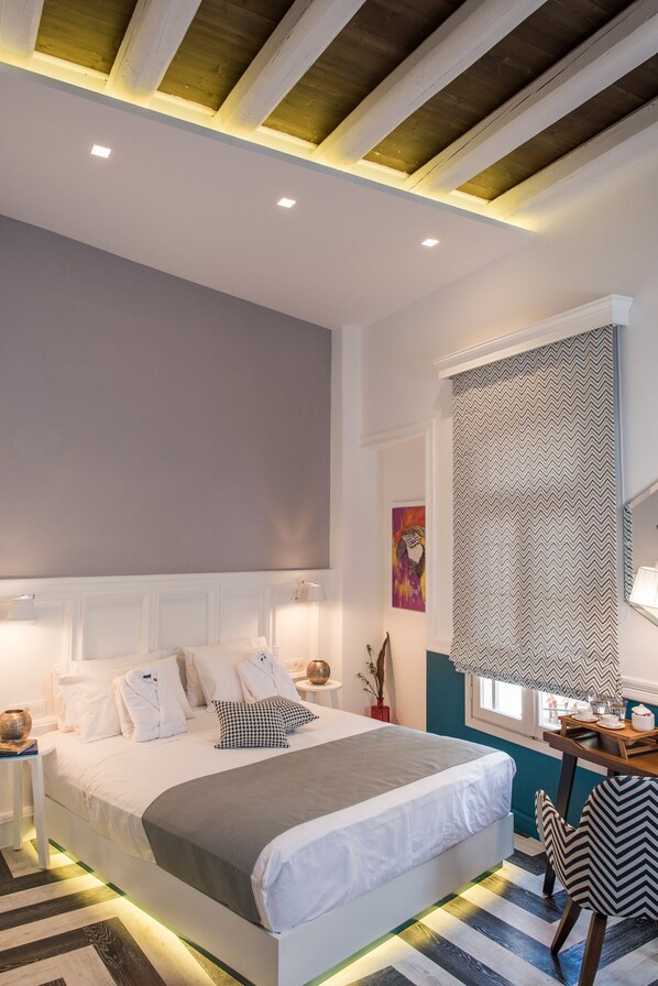 Caja de seguridad en la habitación y escritorio 