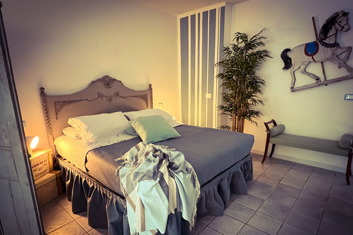 Comfort Room, 1 Queen Bed, Garden View