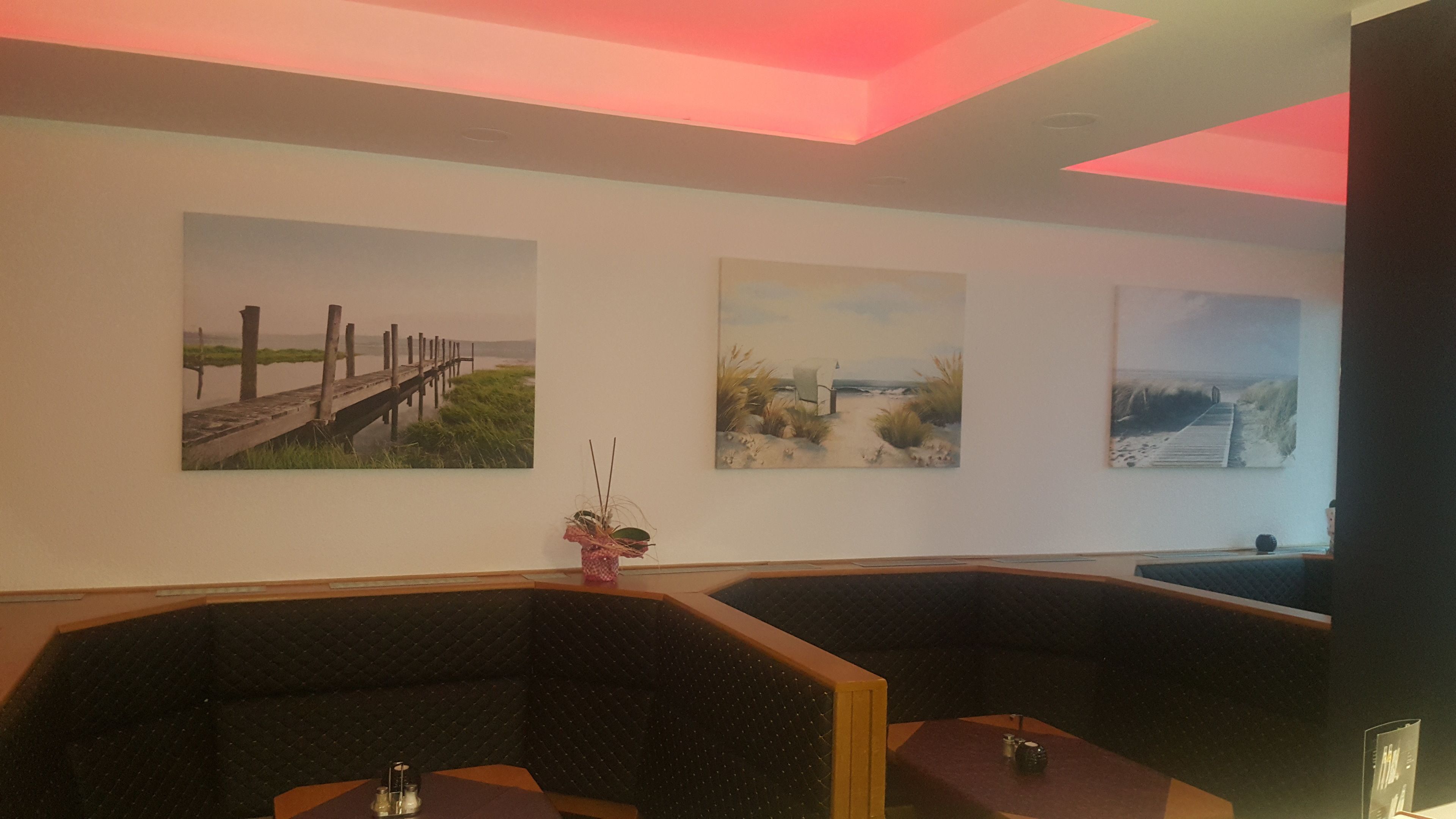 Der serveres aftensmad og internationale retter 