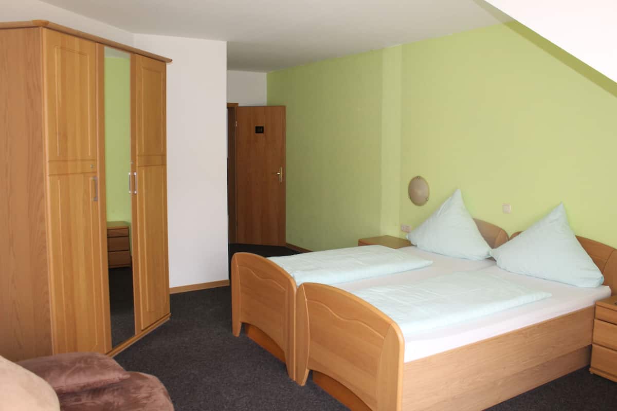Standaard tweepersoonskamer, niet-roken, uitzicht op wijngaard | Gratis babybedden, gratis extra bedden, rolstoeltoegankelijk
