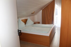 Standard-Doppelzimmer, Nichtraucher, Blick auf den Weinberg | Ausblick vom Zimmer