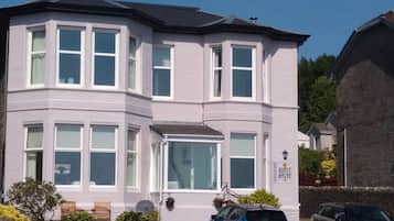 Fachada da propriedade