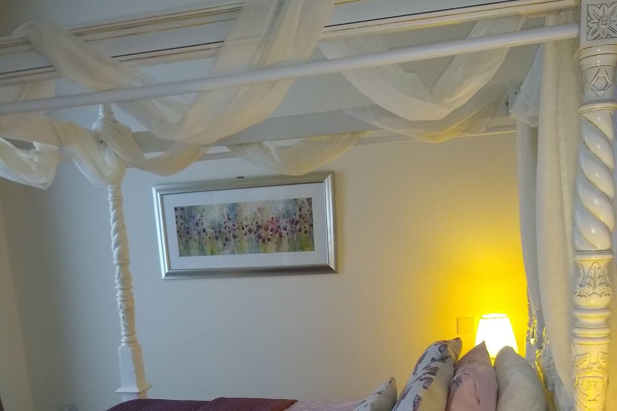 Double Room, Private Bathroom, Courtyard View (external bathroom) | Desk, blackout drapes, WiFi (free), individually furnished