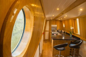 Cabin, 1 Bedroom (Luxury Narrowboat)