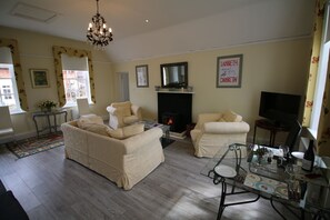 Cabin, 1 Bedroom | 1 bedroom, premium bedding, iron/ironing board, free WiFi - Prince Hill House (Devizes)