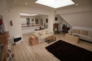 Suite, 3 Bedrooms | 1 bedroom, premium bedding, iron/ironing board, free WiFi - Prince Hill House (Devizes)