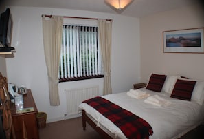 Standard Double Room, Mountain View (Ash) | Hypo-allergenic bedding, in-room safe, blackout drapes, free WiFi - Craik Na Dav B&B (Inverness)