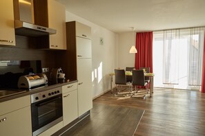 Fridge, microwave, stovetop, coffee/tea maker - Business Homes - Das Apartment Hotel (Laucheim)
