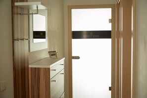 Apartamento, 2 quartos, sacada | Comodidades do quarto
