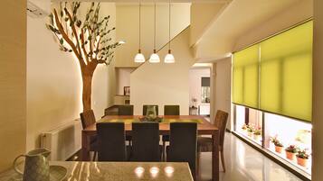 Villa | In-room dining