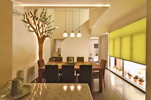 Villa | In-room dining - Villa Olivia (Athens)
