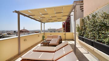 Vila | Kamar mandi | Kombinasi shower/bathtub dan bathtub dengan aliran air