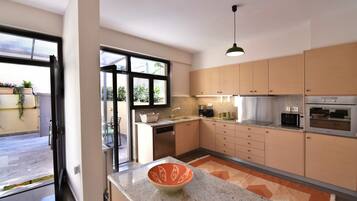 Vila | Dapur pribadi | Lemari es, microwave, oven, dan kompor