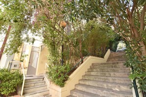 Property entrance - Villa Olivia (Athens)