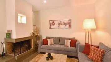 Vila | Ruang keluarga | Televisi layar datar 65-inci dengan saluran TV satelit dan TV