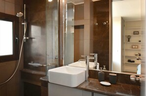 Villa | Bathroom | Combined shower/tub, jetted tub, free toiletries, hair dryer - Villa Olivia (Athens)