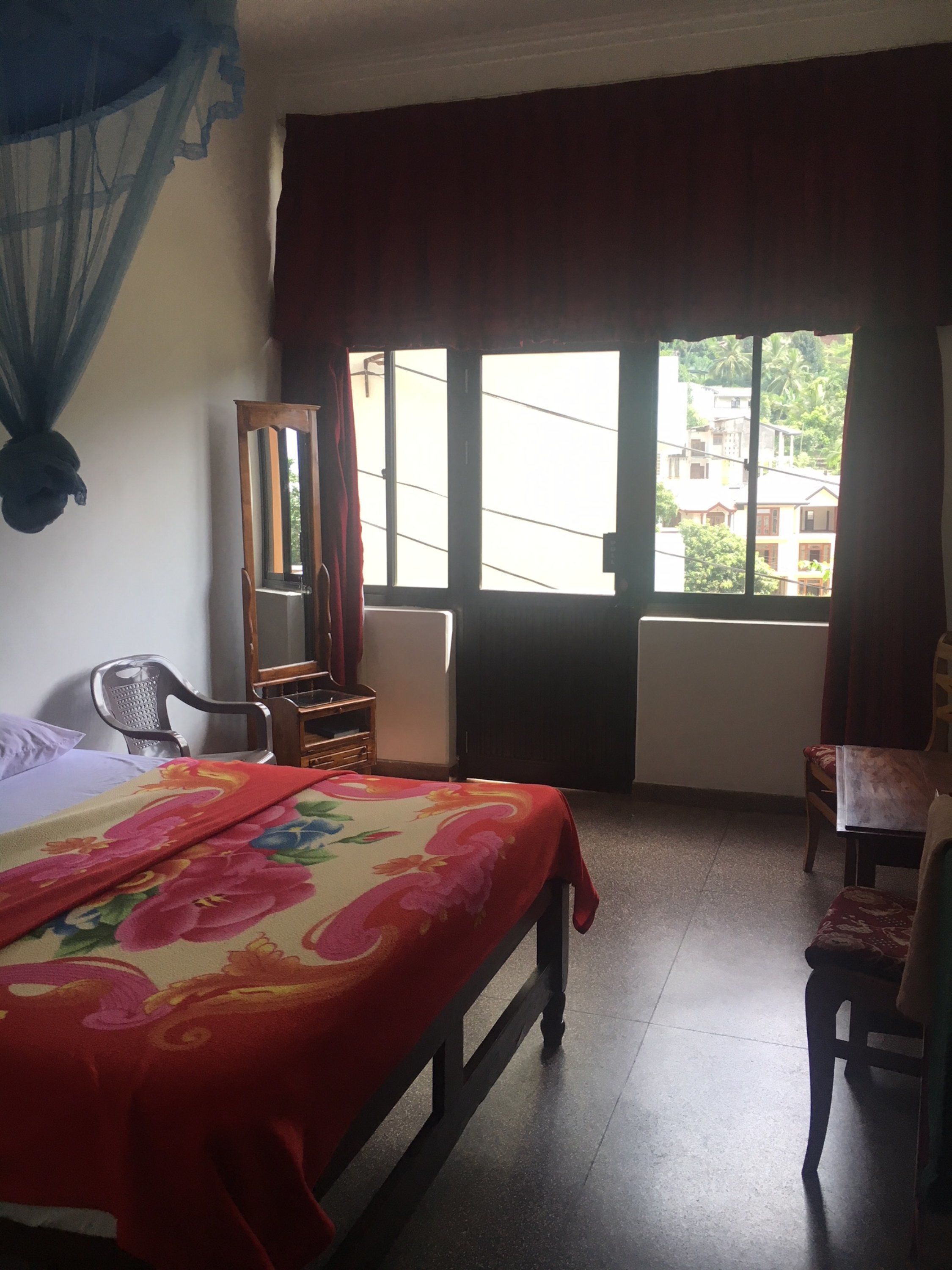 basic single room, 1 double bed | desk, free wifi, bed sheets