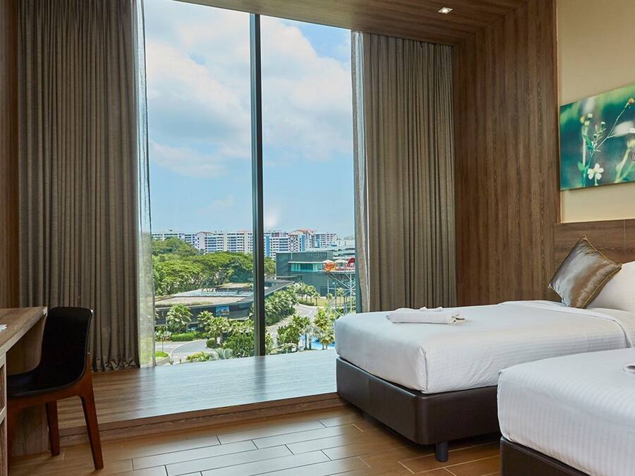 Meja, seterika/papan seterika, katil bayi/kot (percuma), Wi-fi percuma