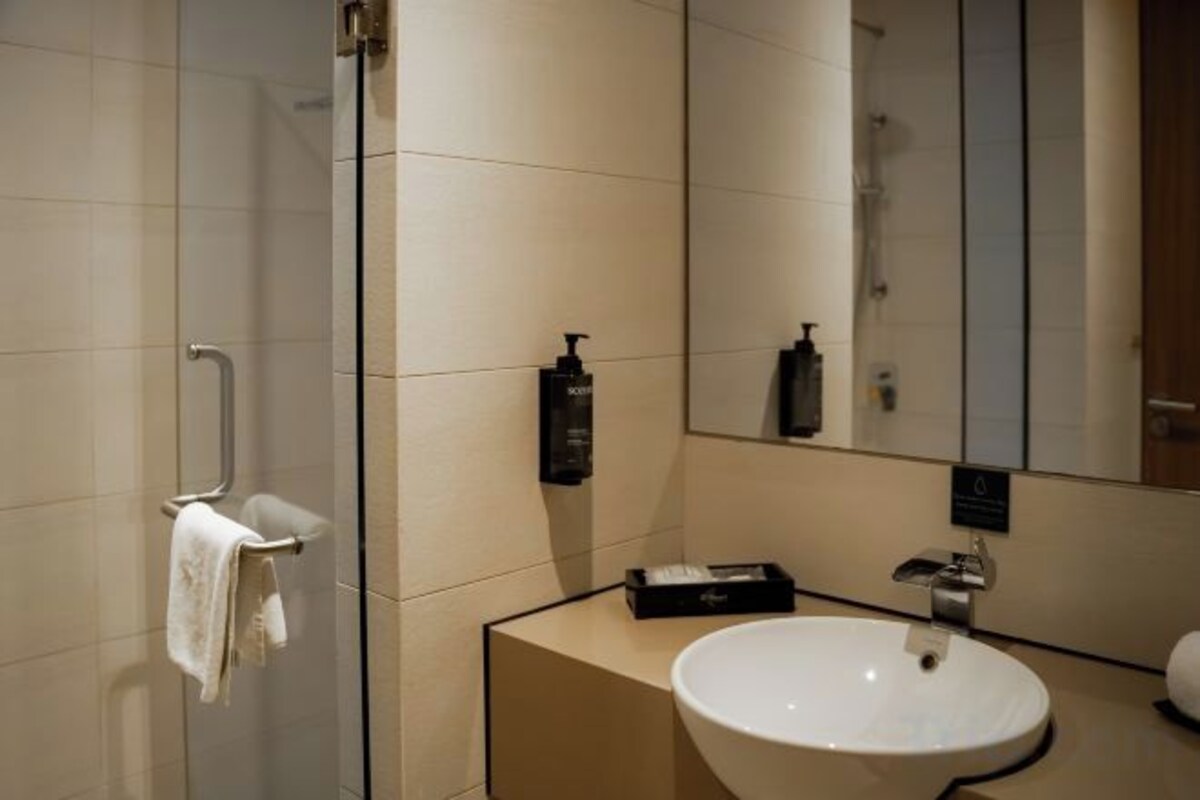 Ducha, secador de pelo, toallas