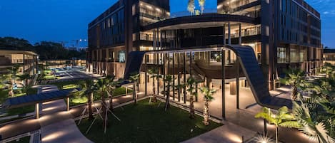 Façade de lâhĂ©bergement - soirĂ©e/nuit