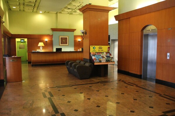 Lobby - Strand Hotel (Singapore)