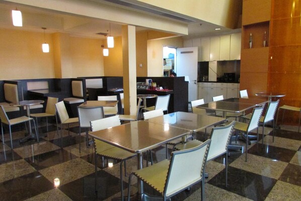 Dining - Strand Hotel (Singapore)