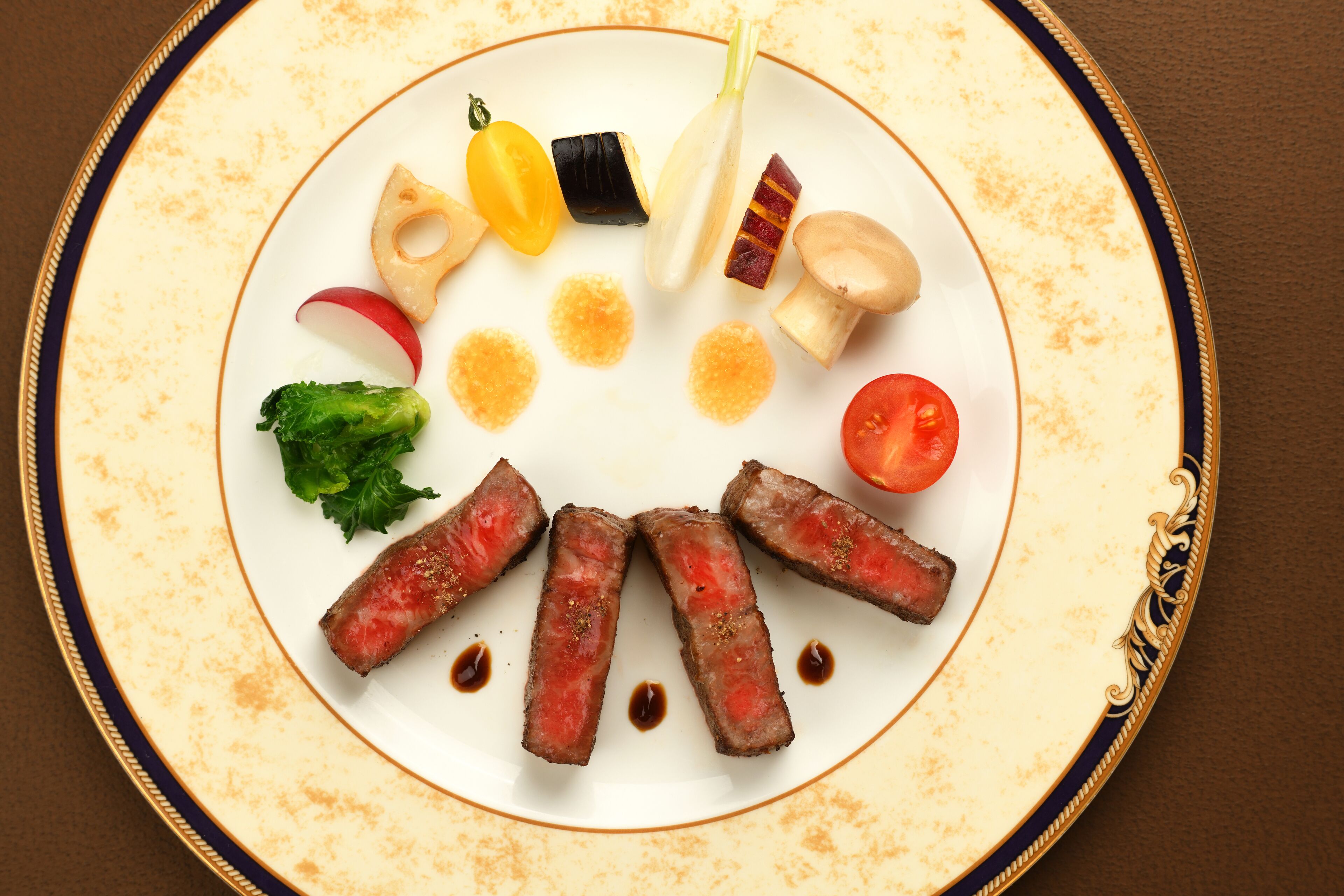 A plate of food with various vegetables and meat.