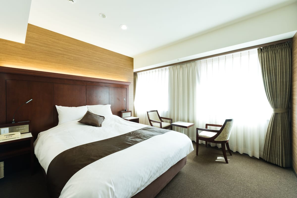Desk, free WiFi, bed sheets