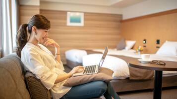 Skrivebord, wi-fi (inkludert) og sengetøy