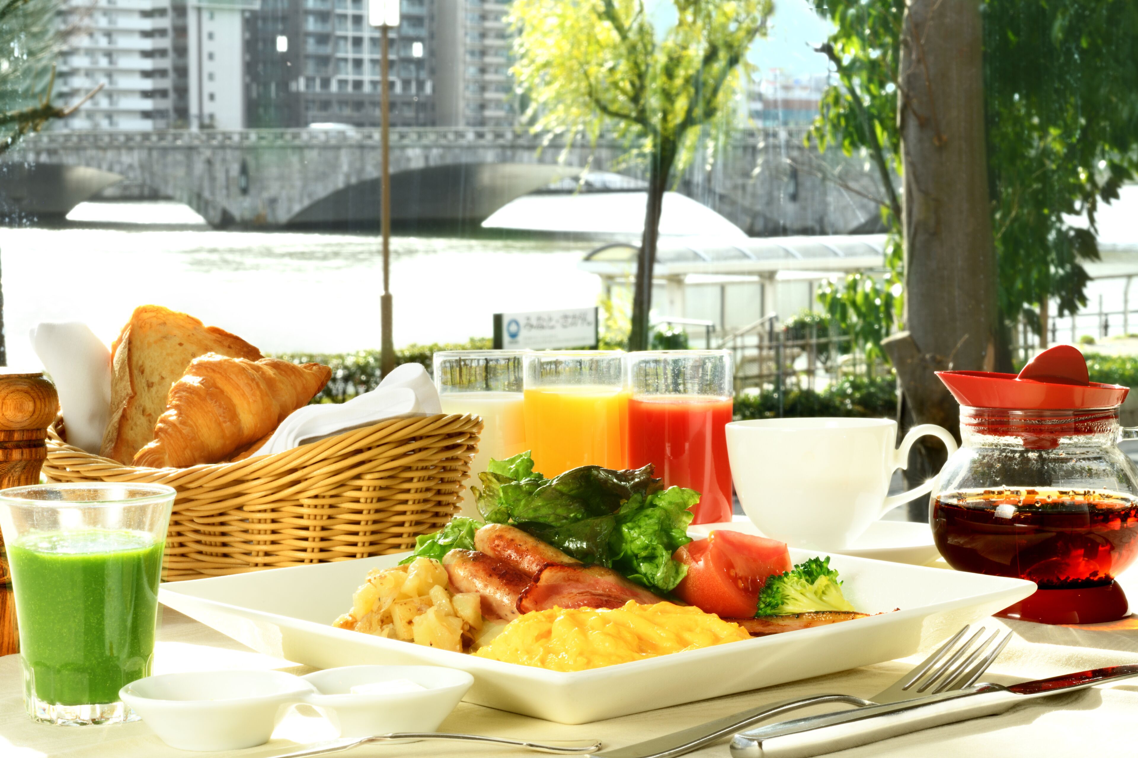daily full breakfast (jpy 1800 per person)