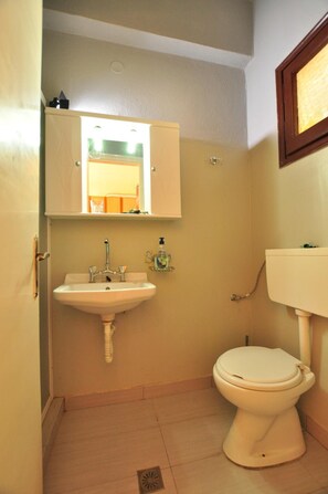 Bathroom - Laskaris Studios (Corfu)