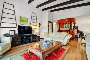 Premier Suite: Eiffel Tower  | Vardagsrum | Plasma-tv