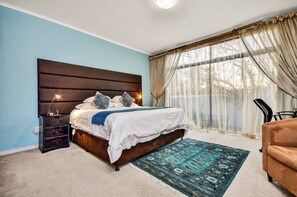 De Luxe Suite: Le Jardine  | Vardagsrum | Plasma-tv