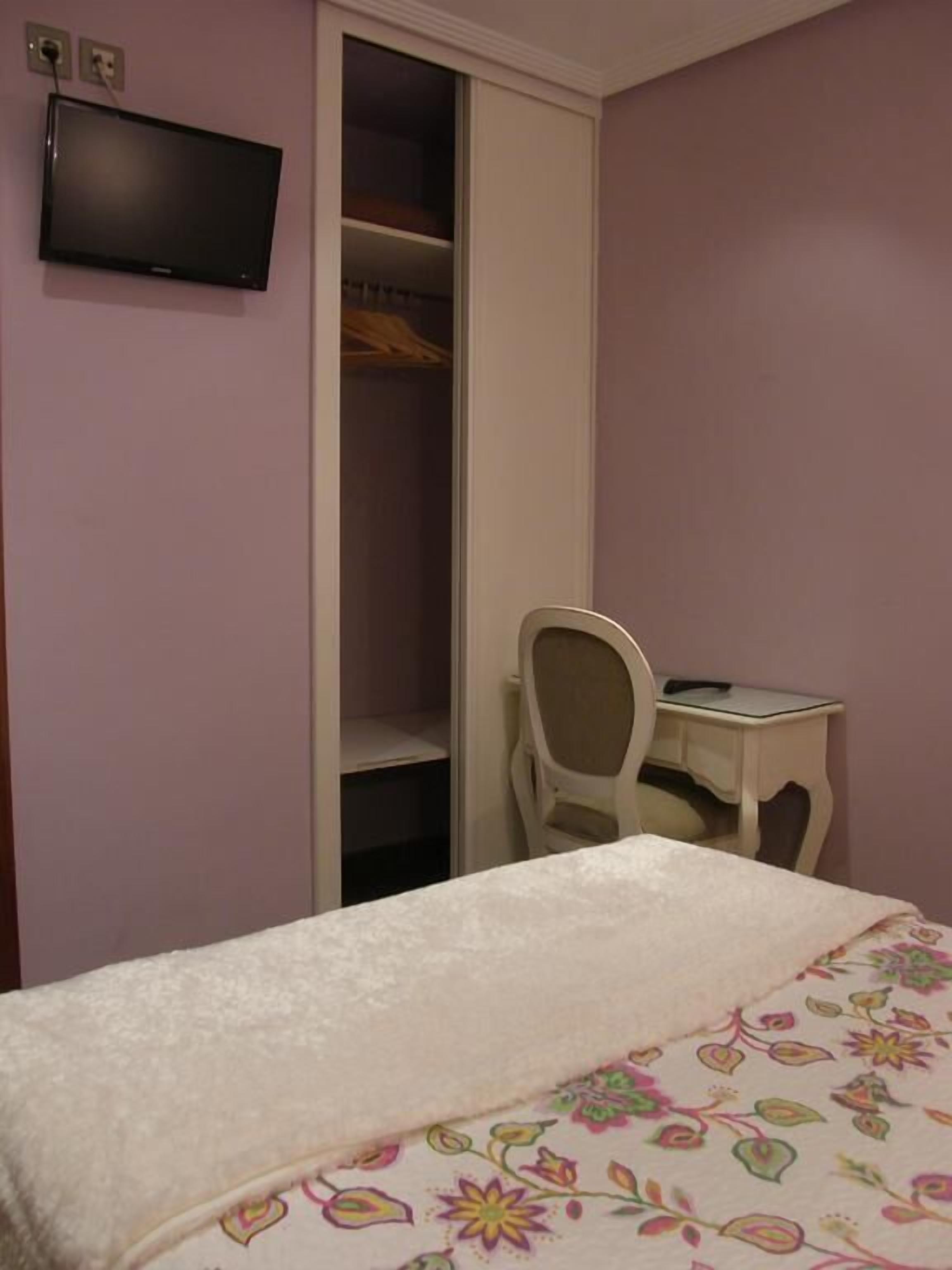 Habitación doble | Ropa de cama de alta calidad y decoración individual