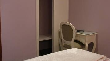 Habitación doble | Ropa de cama de alta calidad y decoración individual