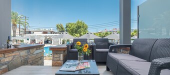 Dionysos Hotel and Studios