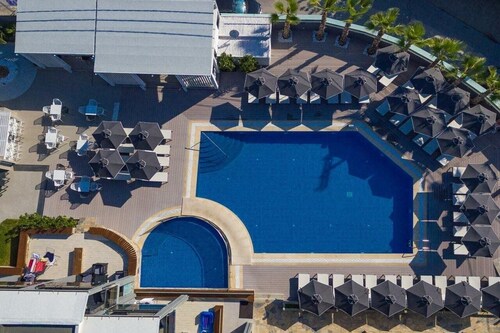 Dionysos Hotel and Studios