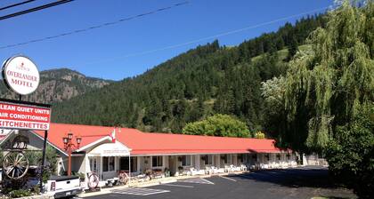 Overlander Motel
