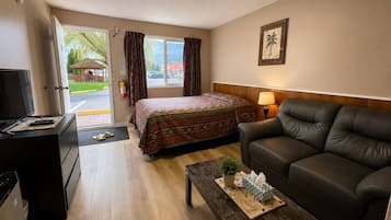 Chambre Standard double, 1 grand lit | Aire de séjour | Téléviseur à écran plat