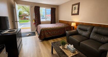 Overlander Motel